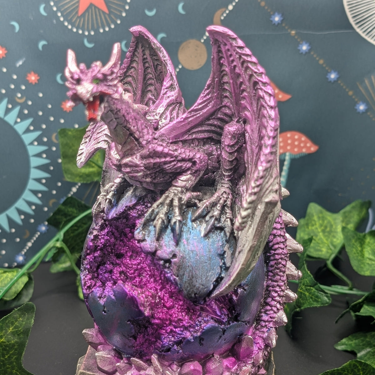 Geode Plinth Dragon Egg with LED