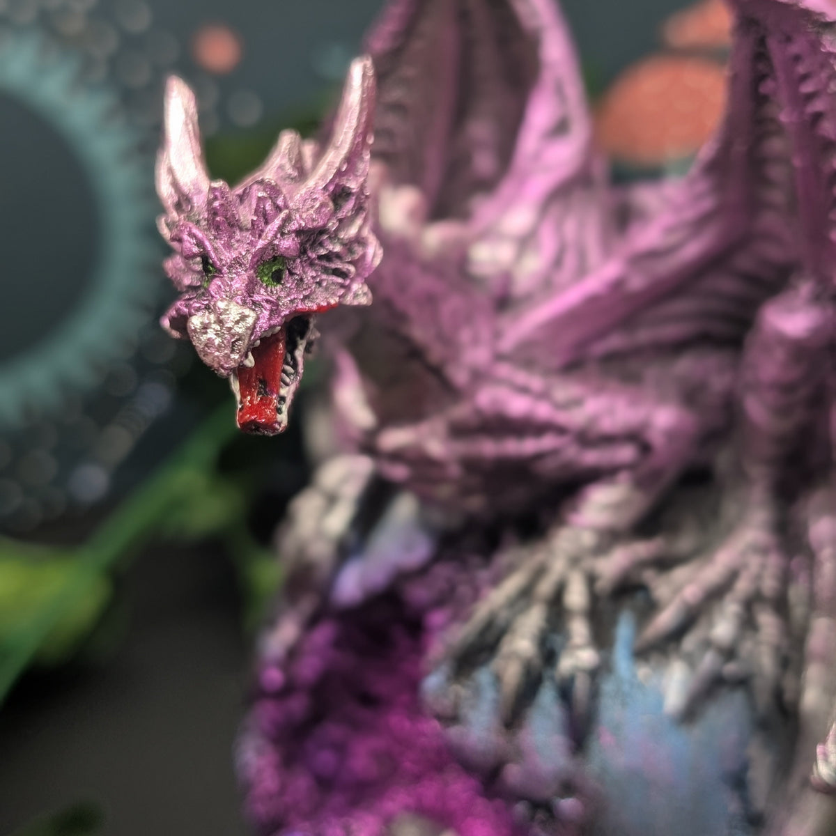 Geode Plinth Dragon Egg with LED