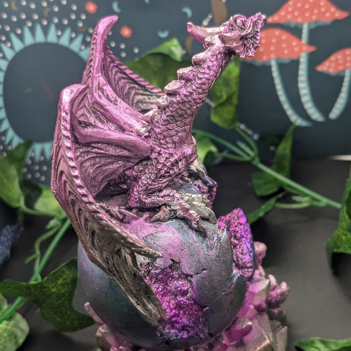 Geode Plinth Dragon Egg with LED